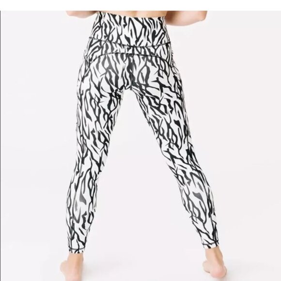 Zyia Active Safari Zebra Striped Pocket Brilliant Hi-Rise 7/8 24" Size 8-10 - Picture 3 of 16